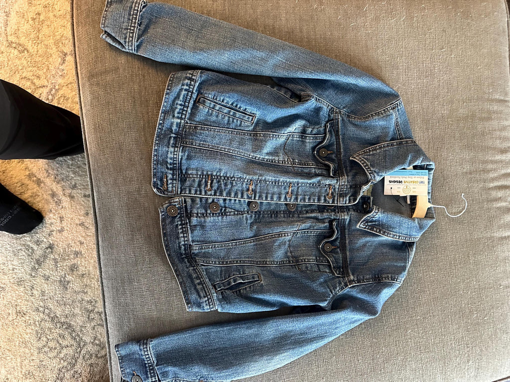 Denim jacket with quilted back velvet