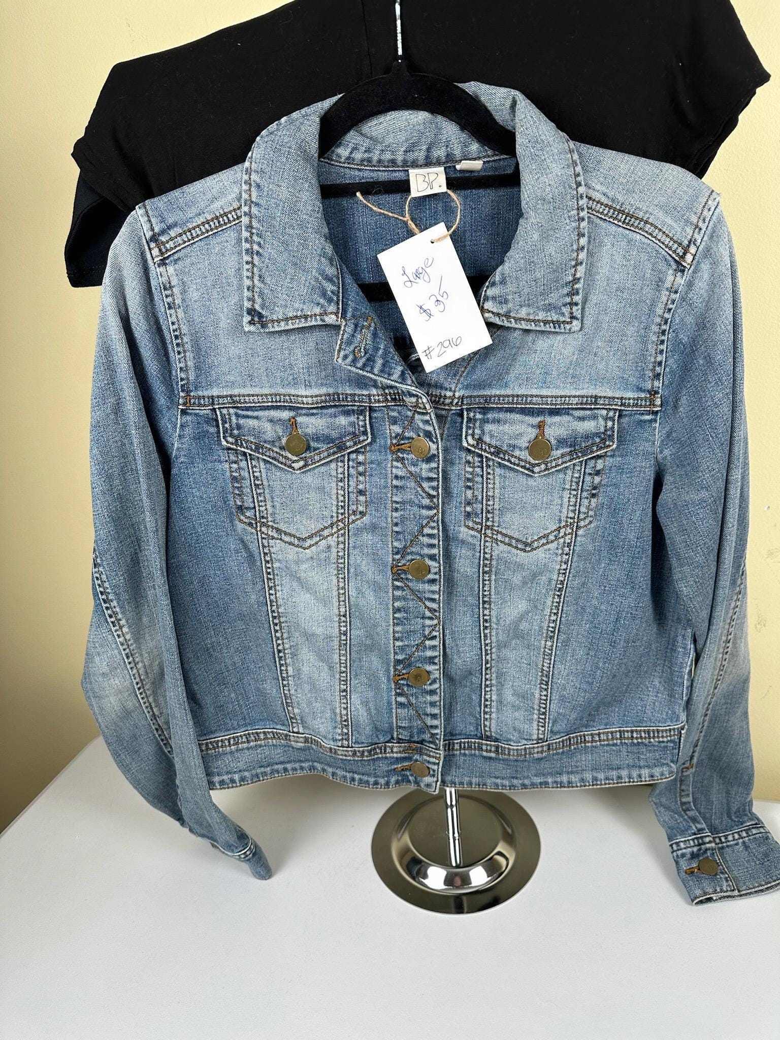 Levi hearts. Jacket – size large. Youth Jean Jacket